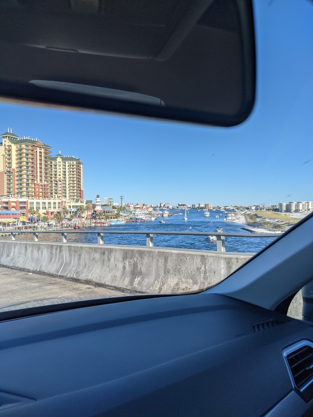 Grande Vista Bar & Grill | restaurant | 10 Harbor Blvd, Destin, FL 32541, USA | 8504240621 OR +1 850-424-0621