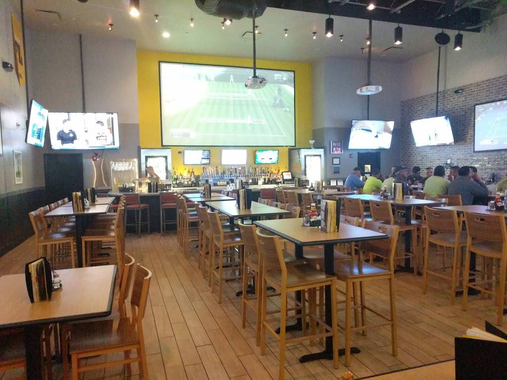 Buffalo Wild Wings | restaurant | 3099 Formosa Gardens Blvd, Kissimmee, FL 34747, USA | 4073971500 OR +1 407-397-1500