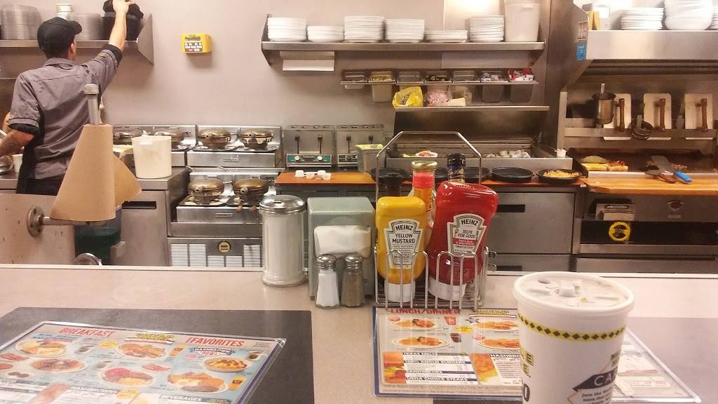 Waffle House | meal takeaway | 114 Fairfax Pike, Stephens City, VA 22655, USA | 5408680642 OR +1 540-868-0642
