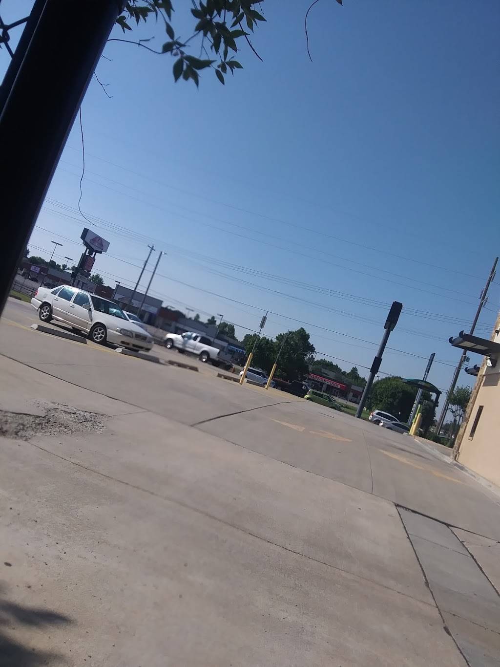 Godfathers Pizza Express | restaurant | 10875 N Pennsylvania Ave, Oklahoma City, OK 73120, USA | 4057524224 OR +1 405-752-4224