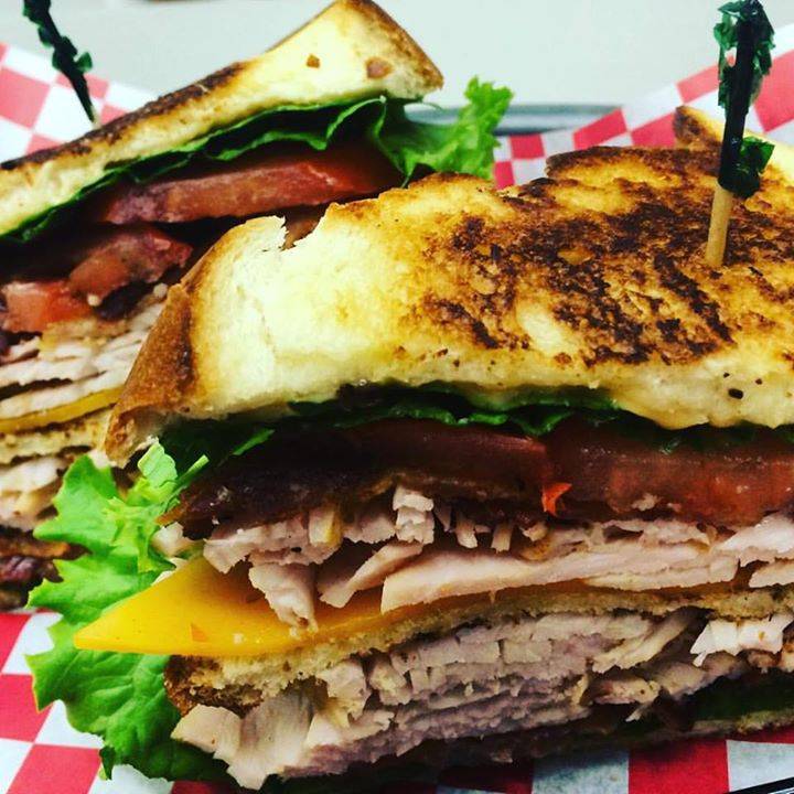 Sharpshooters Pit and Grill | restaurant | 8135 Gravois Rd, St. Louis, MO 63123, USA | 3143534745 OR +1 314-353-4745