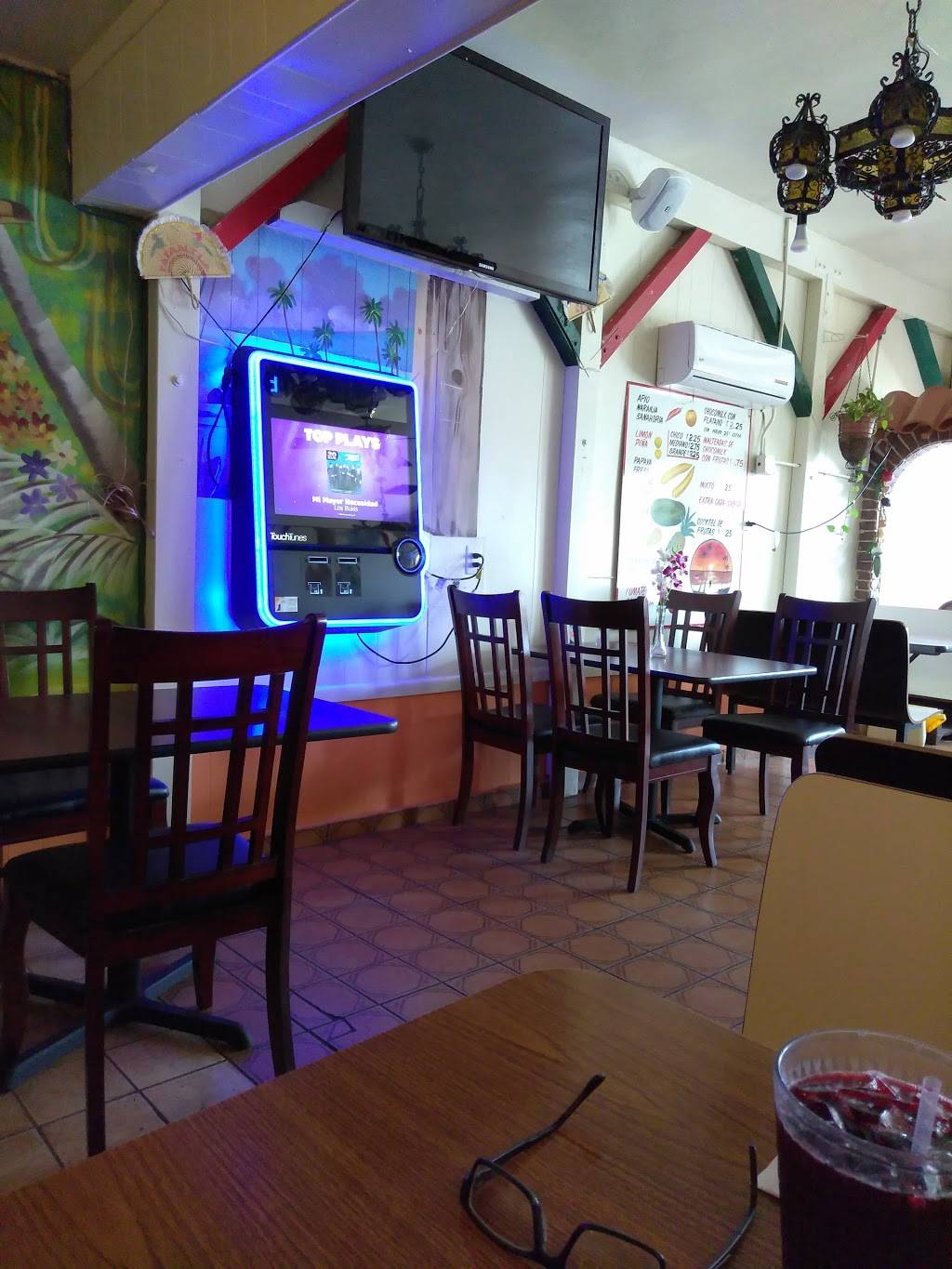 La Perla | restaurant | 10623 Prairie Ave, Inglewood, CA 90303, USA | 3106775277 OR +1 310-677-5277