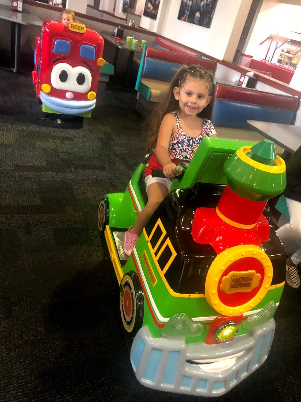 Chuck E. Cheese | restaurant | 3717 196th St SW Ste. 100, Lynnwood, WA 98036, USA | 4257711195 OR +1 425-771-1195