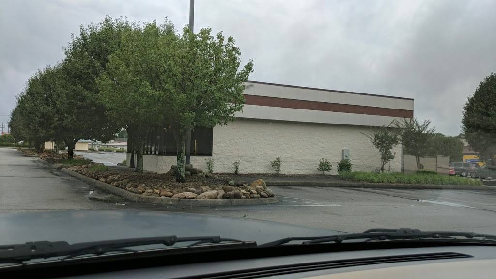 Subway Restaurants | restaurant | 2788 W Andrew Johnson Hwy, Morristown, TN 37814, USA | 4235872179 OR +1 423-587-2179