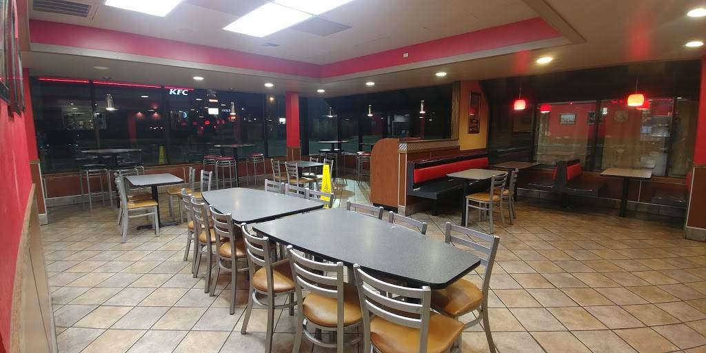 Hardees | restaurant | 1102 Peoria St, Washington, IL 61571, USA | 3094442023 OR +1 309-444-2023