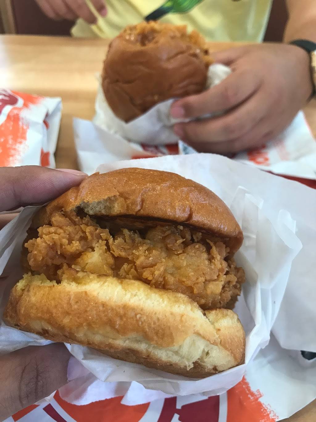 Popeyes Louisiana Kitchen | restaurant | 4360 Gosford Rd, Bakersfield, CA 93313, USA | 6618338188 OR +1 661-833-8188