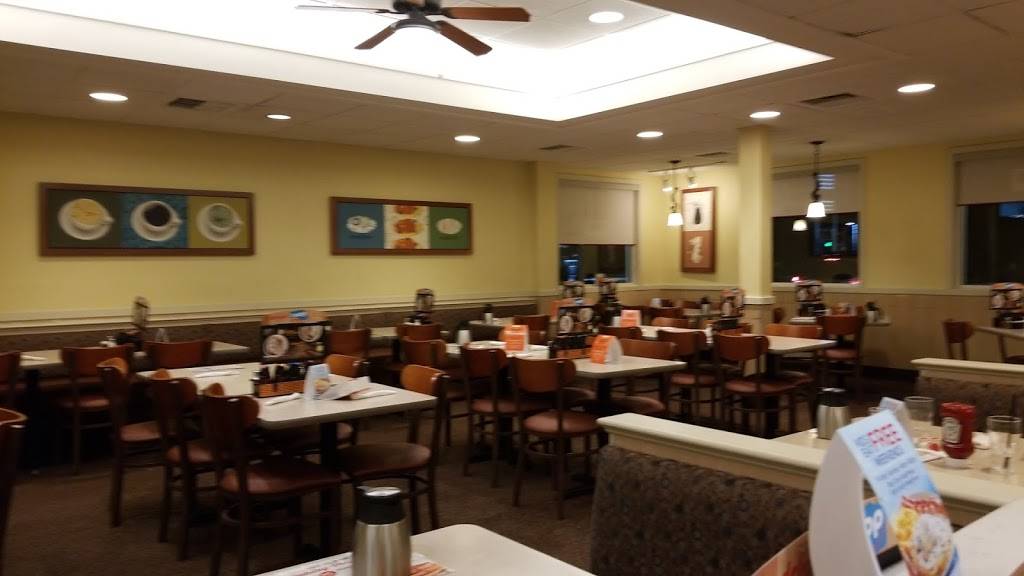 IHOP | bakery | 134 W Woodlawn Rd, Charlotte, NC 28217, USA | 7045236388 OR +1 704-523-6388