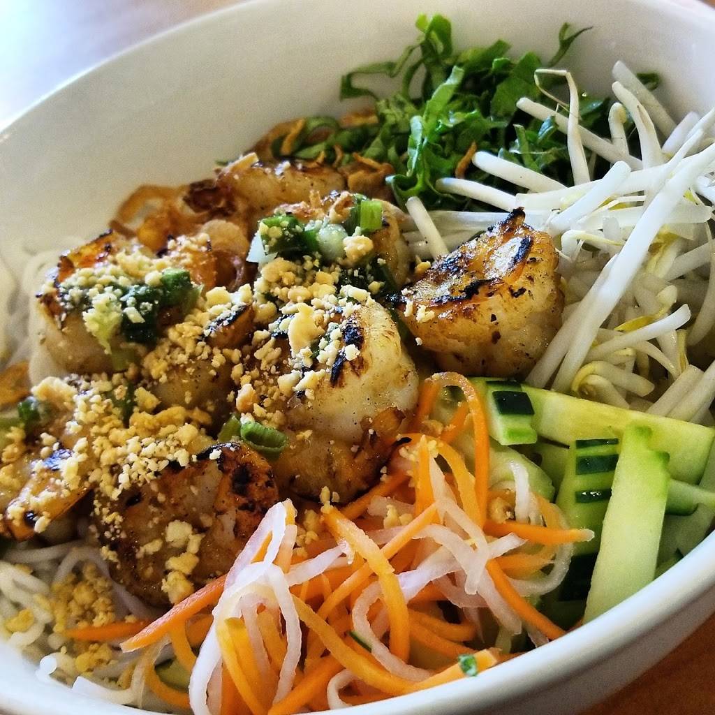 Pho Ngon | restaurant | 2215 Ayrsley Town Blvd, Charlotte, NC 28273, USA | 7049006319 OR +1 704-900-6319