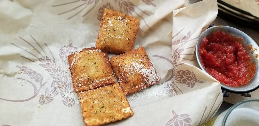 Anheuser-Busch Biergarten | restaurant | 1127 Pestalozzi St, St. Louis, MO 63118, USA | 3145772626 OR +1 314-577-2626