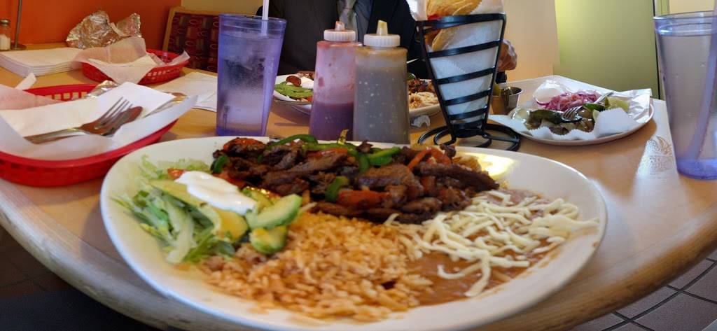 Tacos El Cuñado | restaurant | 442 Baypark Dr, Holland, MI 49424, USA | 6162987225 OR +1 616-298-7225