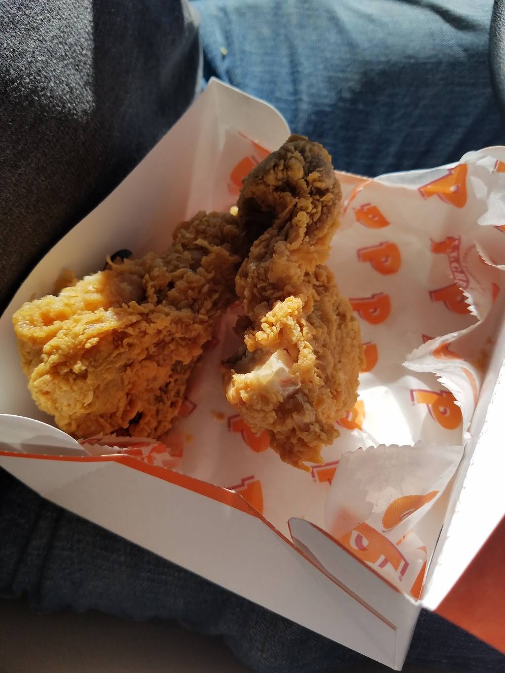 Popeyes Louisiana Kitchen | restaurant | 6939 Golf Rd, Morton Grove, IL 60053, USA | 8474700990 OR +1 847-470-0990