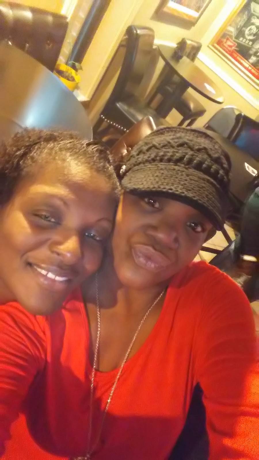 Everettes Grill & Saloon | night club | 1210 N Roan St Ste 5, Johnson City, TN 37601, USA | 4237735475 OR +1 423-773-5475