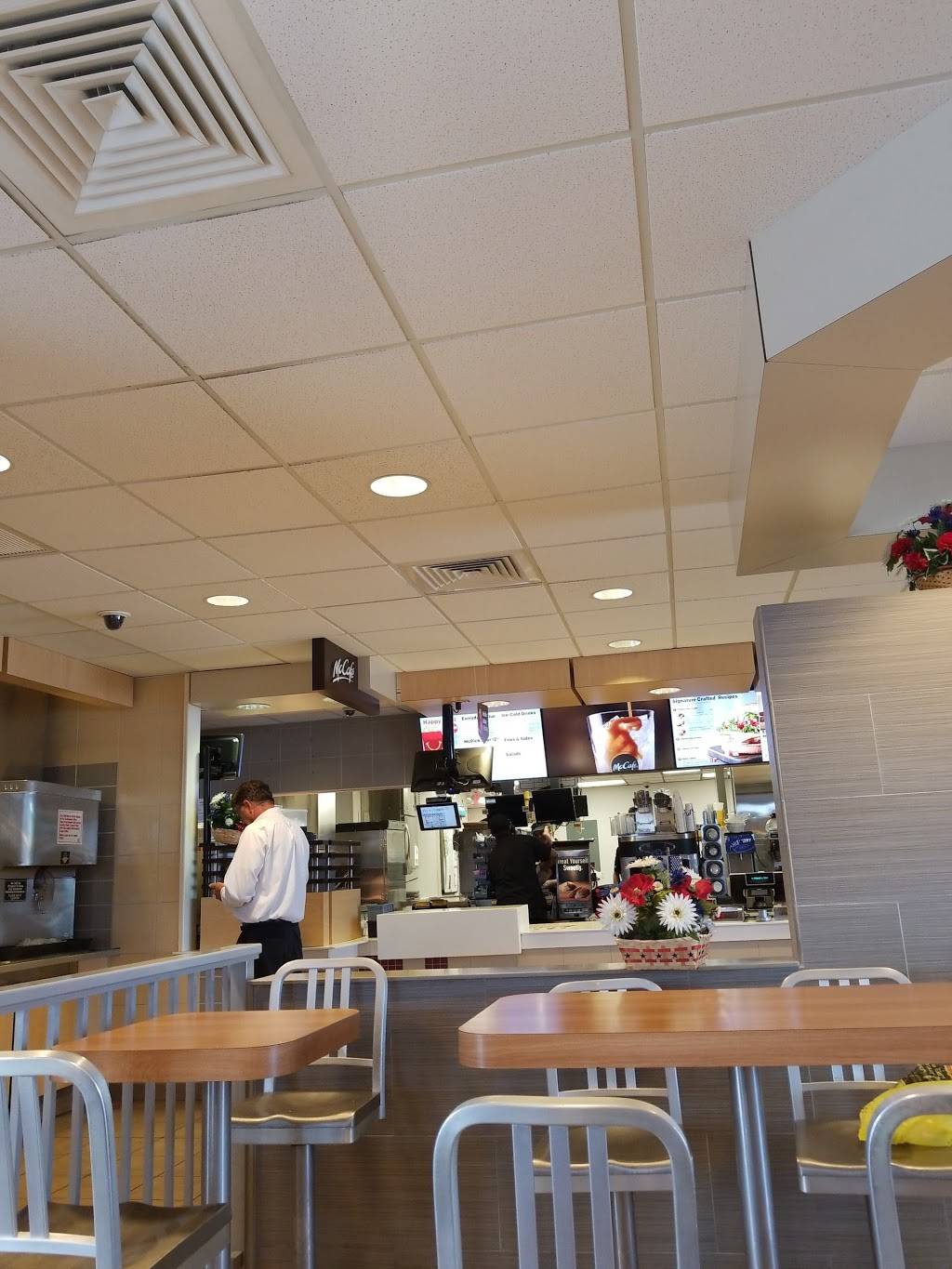 McDonalds | cafe | 999 Beards Hill Rd, Aberdeen, MD 21001, USA | 4102727868 OR +1 410-272-7868