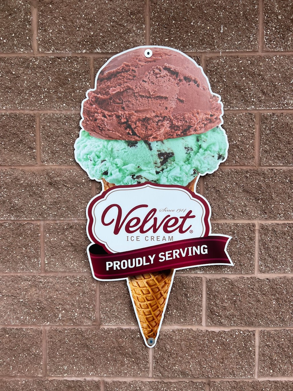 The 139 Pizza and Dairy Bar & Gas Station | restaurant | 7482 OH-139, Lucasville, OH 45648, USA | 7403530467 OR +1 740-353-0467