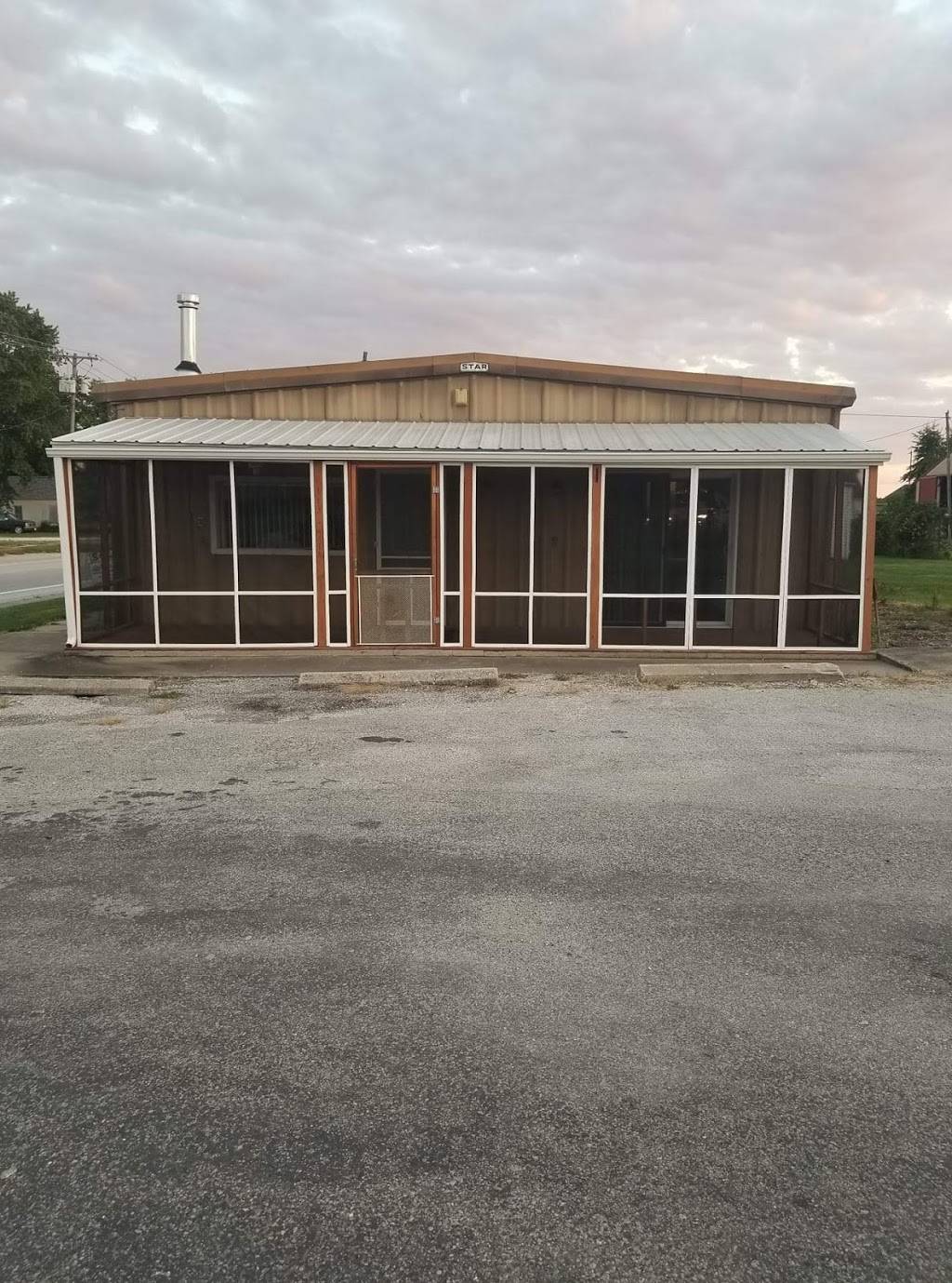 Jacksons Fox & Hound BBQ | restaurant | 113 W Main St, Hettick, IL 62649, USA | 2177054490 OR +1 217-705-4490