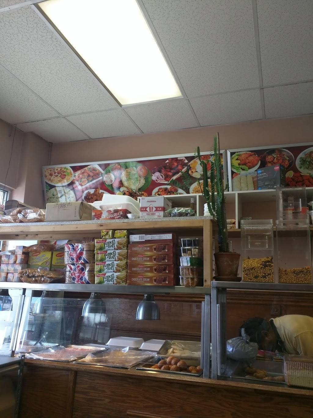 Meenakxy Take-Out | restaurant | 3419 Fieldgate Dr, Mississauga, ON L4X 2J4, Canada | 9052386114 OR +1 905-238-6114