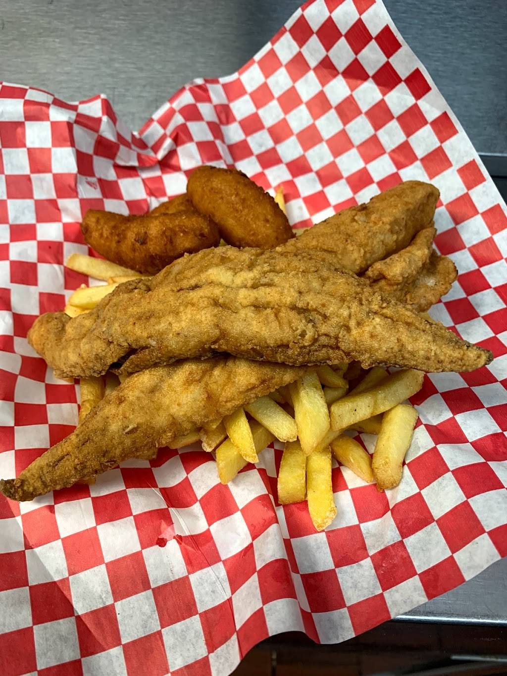 Carolina Fish Fry Co | restaurant | 103 Western Blvd, Jacksonville, NC 28546, USA | 9103331180 OR +1 910-333-1180