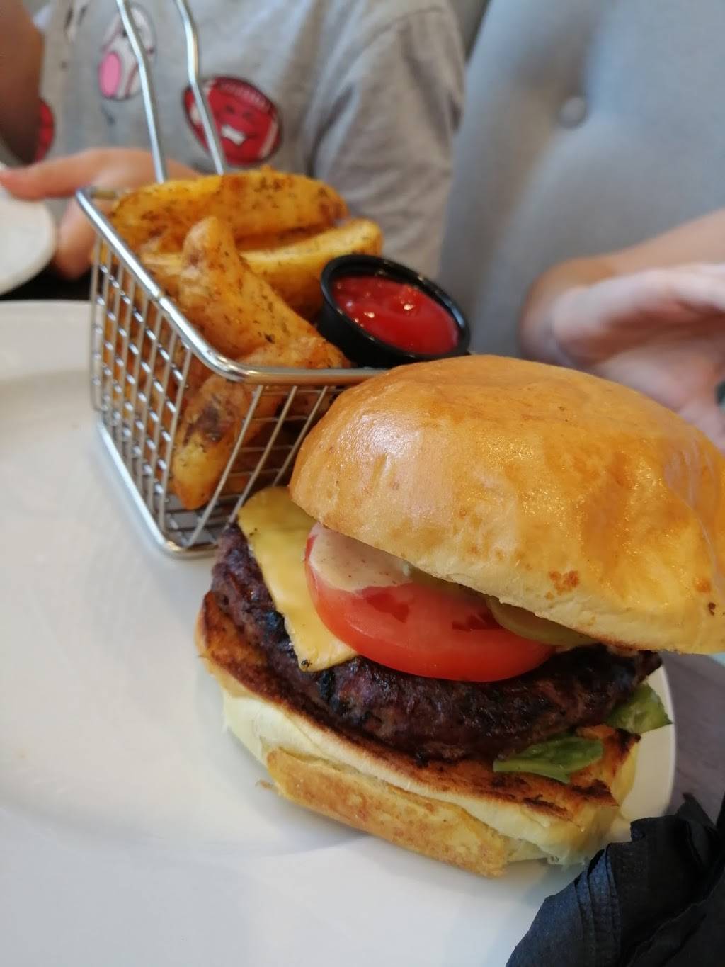 L.A. Bistro Canton | restaurant | 44314 Cherry Hill Rd, Canton, MI 48187, USA | 7343927028 OR +1 734-392-7028