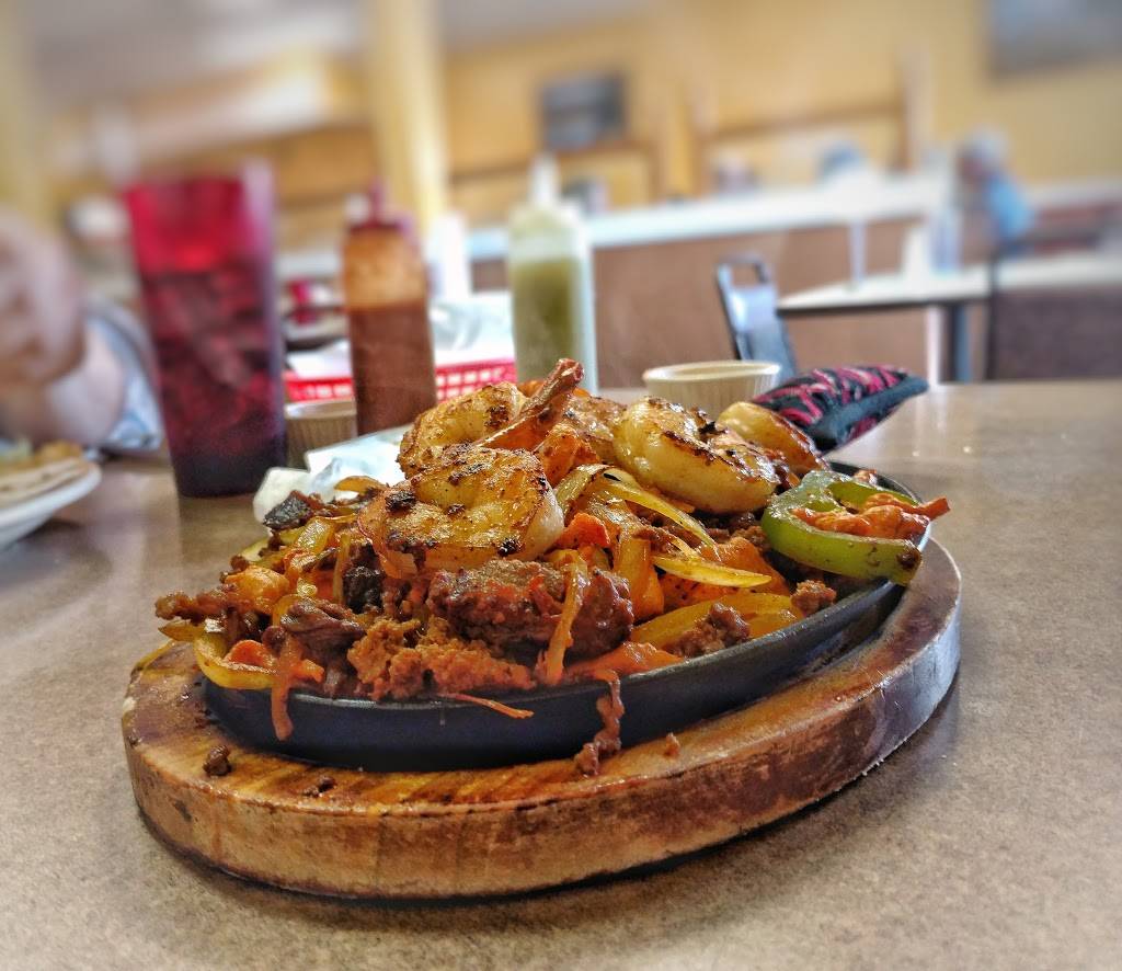 Taqueria El Comal | restaurant | 828 E Winona Ave, Warsaw, IN 46580, USA | 5742671501 OR +1 574-267-1501