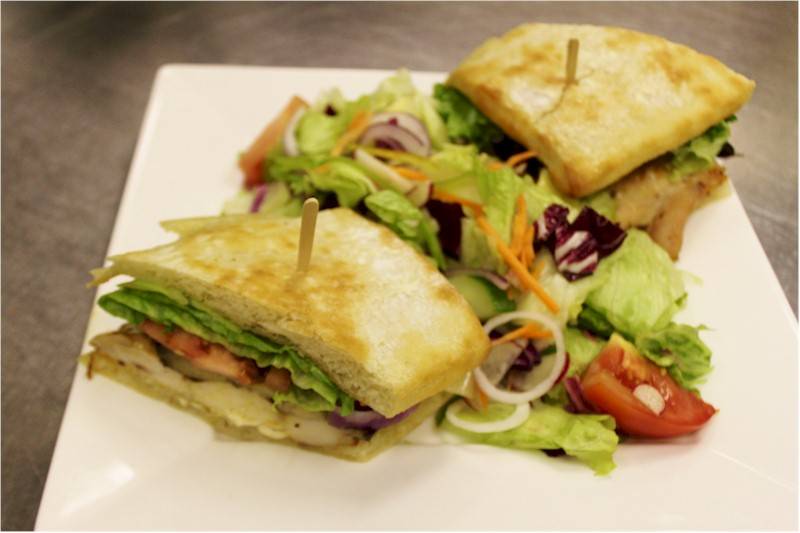 Hard Stones Grill | restaurant | 1 Roydon Pl, Nepean, ON K2E 1A3, Canada | 6135187440 OR +1 613-518-7440