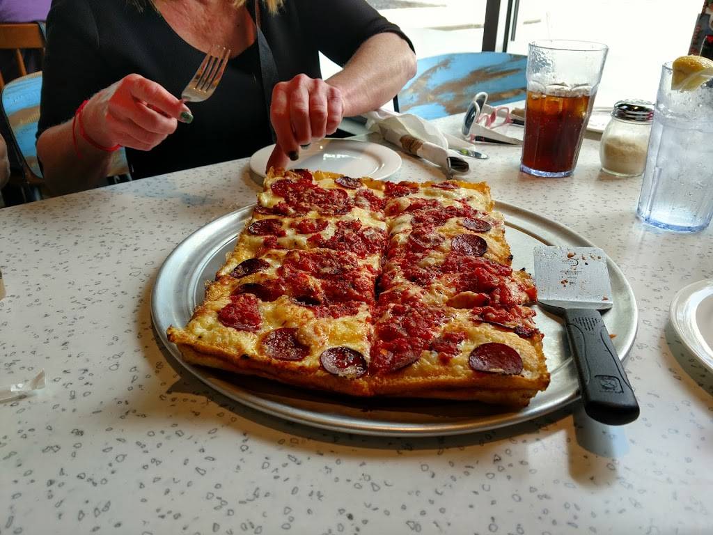 Buddys Pizza | restaurant | 15075 Beck Rd, Plymouth, MI 48170, USA | 7344149429 OR +1 734-414-9429
