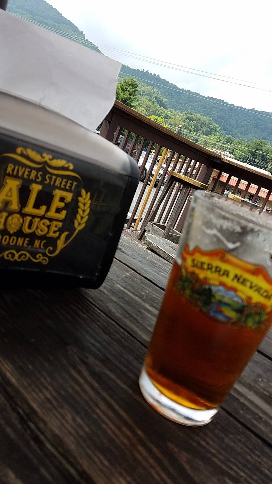 River Street Ale House | restaurant | 957 Rivers St, Boone, NC 28607, USA | 8282648100 OR +1 828-264-8100