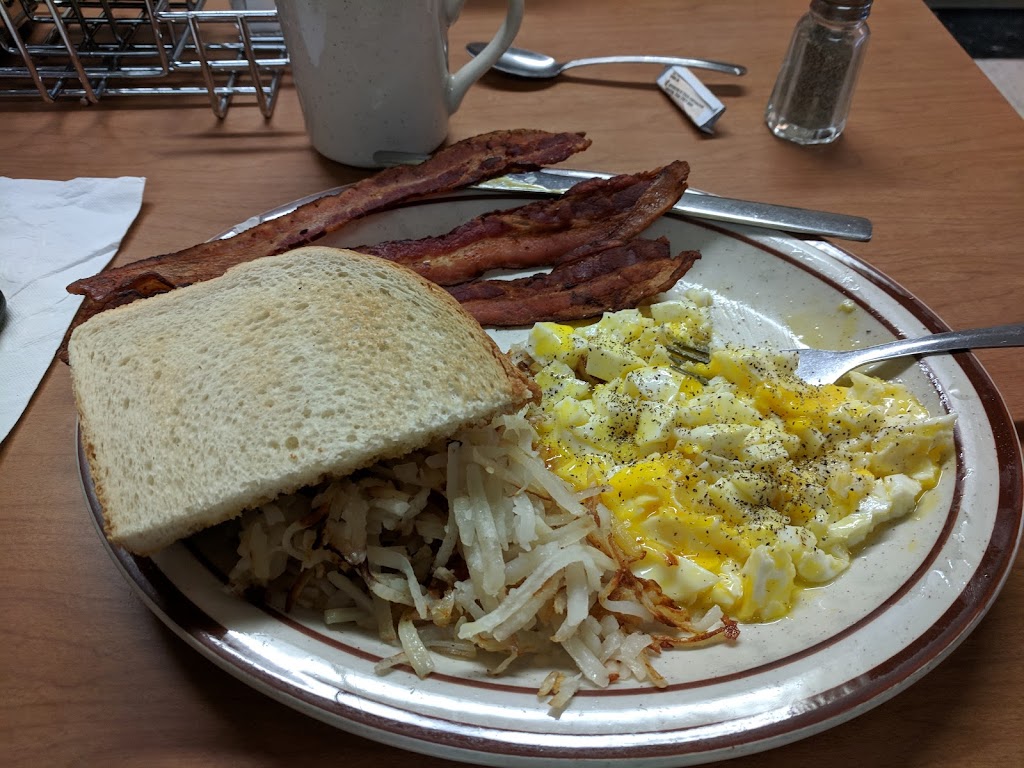 Dons Place & Gift Closet | restaurant | 230 N Broadway Ave, Protection, KS 67127, USA | 6206224365 OR +1 620-622-4365