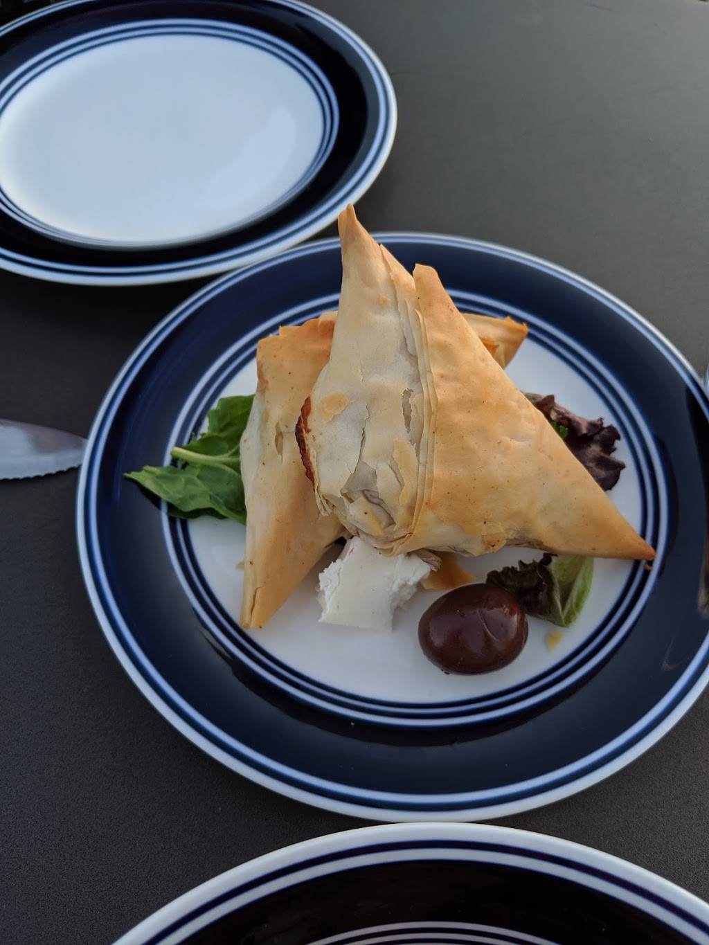 White Fox Taverna | restaurant | 800 Fairbanks Rd, Farmington, ME 04938, USA | 2074009114 OR +1 207-400-9114