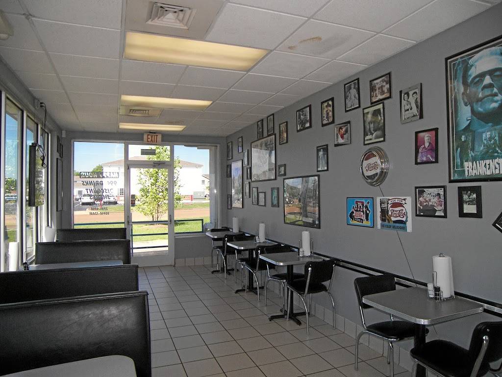 Dixie Queen | restaurant | 5066 Pepper Chase Dr, Southaven, MS 38671, USA | 6623937040 OR +1 662-393-7040