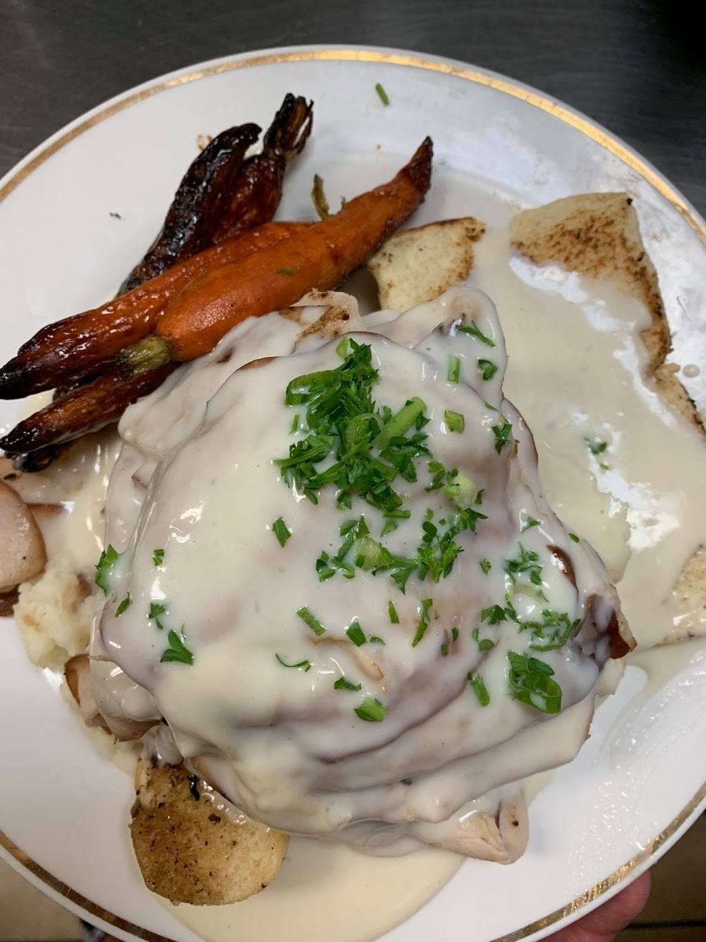 The Tap & Feed Shed | restaurant | 113 E 4th St, Hoyt, KS 66440, USA | 7854901999 OR +1 785-490-1999