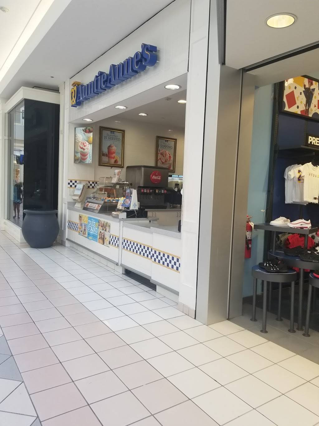 Auntie Annes | restaurant | 1277 Broadway, Saugus, MA 01906, USA | 7812331400 OR +1 781-233-1400