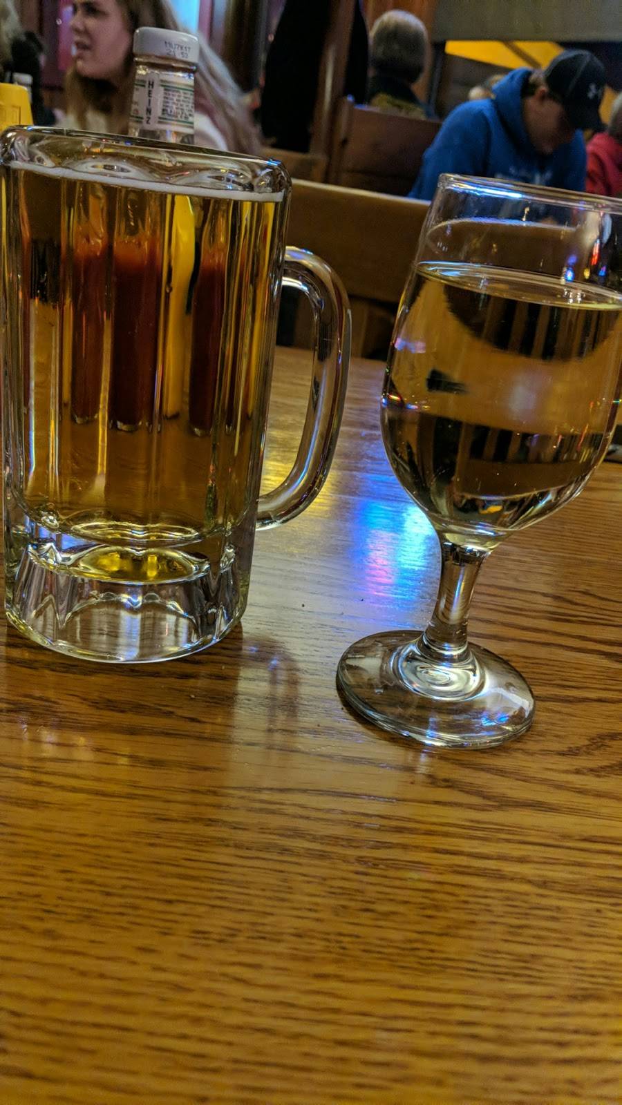 Twin Tavern | restaurant | 1028 S 4th St, DeKalb, IL 60115, USA | 8157587378 OR +1 815-758-7378