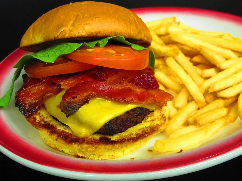 Pine Hills Golf Club Bar & Restaurant | restaurant | 1665 N 2501st Rd, Ottawa, IL 61350, USA | 8154343985 OR +1 815-434-3985