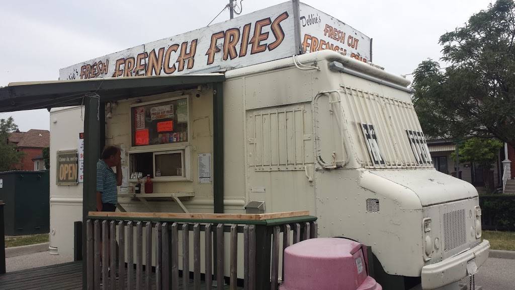 Debbies Fish And Chips | restaurant | 150 Barton St E, Hamilton, ON L8L 2W5, Canada | 9059628466 OR +1 905-962-8466