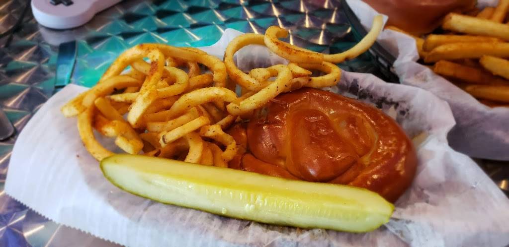 Geeked Out Pub and Grille | restaurant | 1439 Town Center Blvd, Brunswick, OH 44212, USA | 3307413377 OR +1 330-741-3377