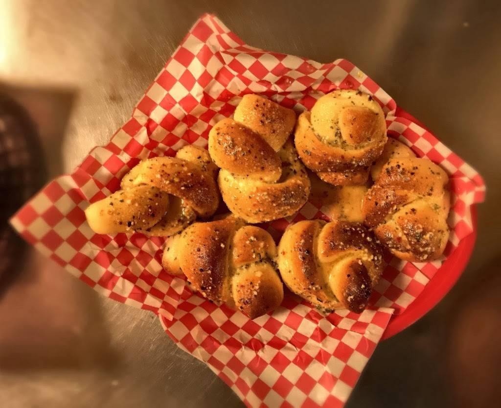 DJs Pizzeria | restaurant | 2139 N Union St, Spencerport, NY 14559, USA | 5853521199 OR +1 585-352-1199