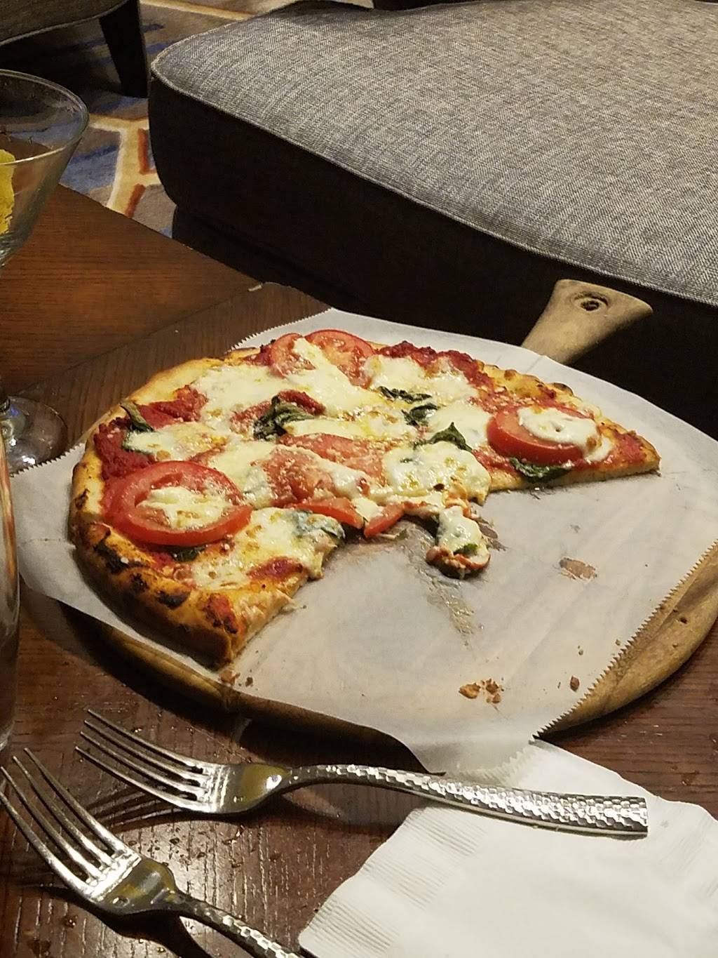 Chopps American Bar and Grill | restaurant | 1 Burlington Mall Road- Lobby Level, Burlington, MA 01803, USA | 7812216643 OR +1 781-221-6643