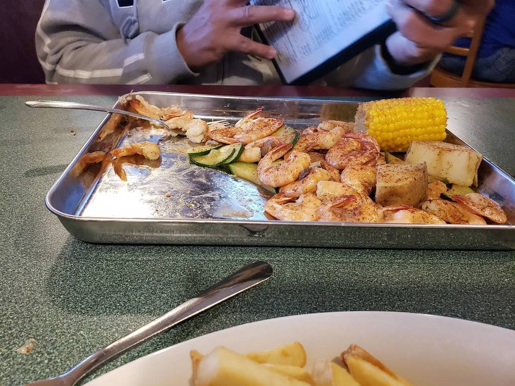 Baytown Seafood | restaurant | 8765 TX-35, Van Vleck, TX 77482, USA | 9793230444 OR +1 979-323-0444