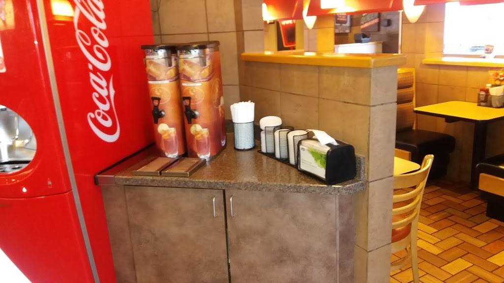 Dairy Queen Grill & Chill | restaurant | 328 N Main St, Jamestown, TN 38556, USA | 9318799293 OR +1 931-879-9293