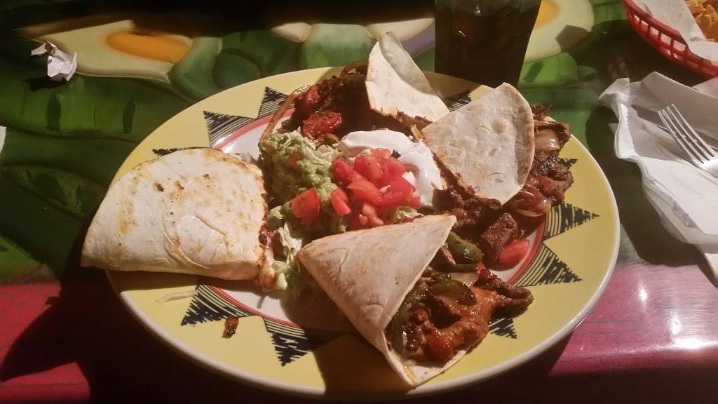 Tr3s Kitchen & Cantina | restaurant | 440 Bunker Lake Blvd # 105, Anoka, MN 55303, USA | 7634339005 OR +1 763-433-9005