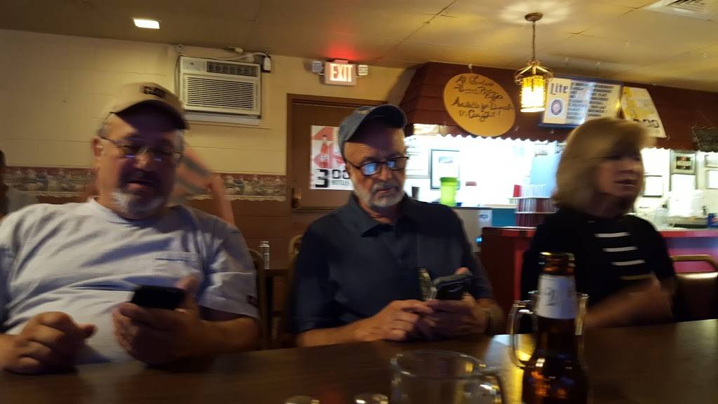 Al & Leda Pizzeria | restaurant | 325 W Everett St, Dixon, IL 61021, USA | 8152843932 OR +1 815-284-3932