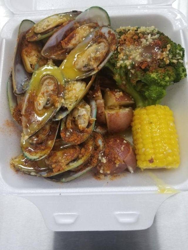 Seafood Hut | restaurant | 1936 MacDade Boulevard unit 24, Woodlyn, PA 19094, USA | 4844808877 OR +1 484-480-8877