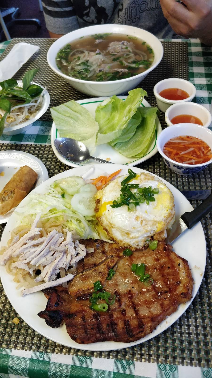 Vina Cafe | restaurant | 2942 Hershberger Rd NW, Roanoke, VA 24017, USA | 5403662205 OR +1 540-366-2205