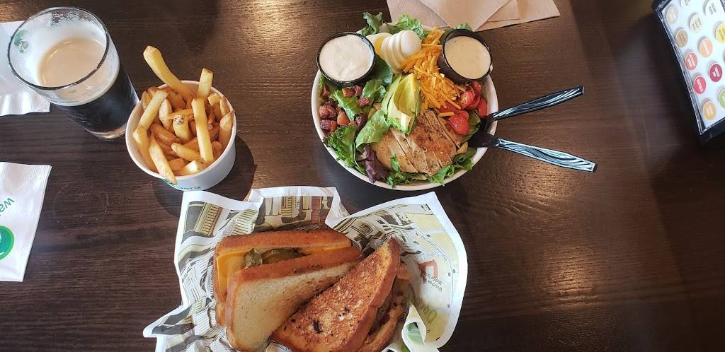 Wahlburgers | restaurant | 21200 Penn St, Taylor, MI 48180, USA | 3132097440 OR +1 313-209-7440