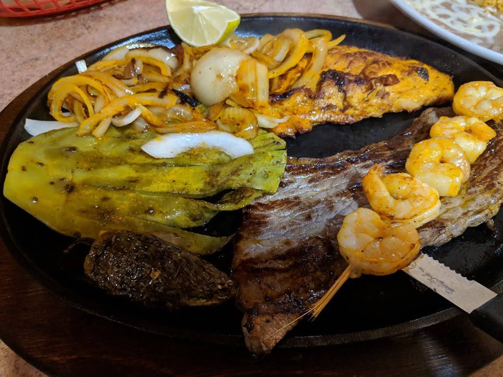 Maricelas Mexican Grill | restaurant | 100 Commerce St, Sandersville, GA 31082, USA | 4785539304 OR +1 478-553-9304