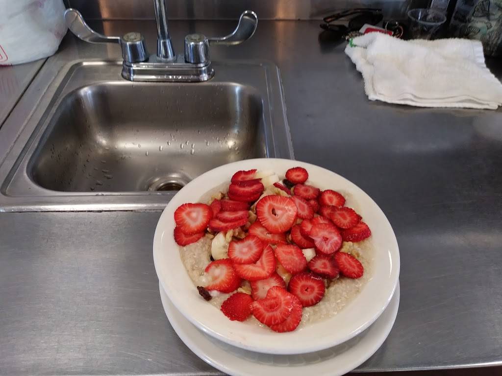 Coney King | restaurant | 1350 W Fort St, Detroit, MI 48226, USA | 3139610988 OR +1 313-961-0988