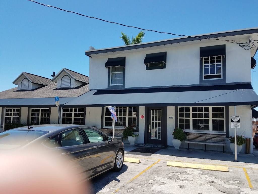 Pelican Bend | restaurant | 219 Capri Blvd, Naples, FL 34113, USA | 2393943452 OR +1 239-394-3452