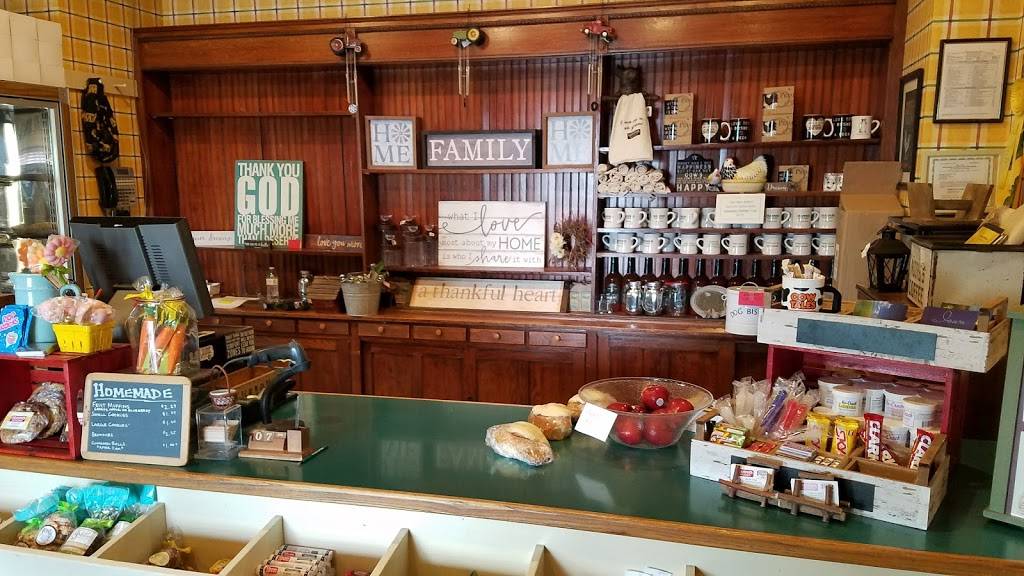 Grammas Kitchen & Checkered Flag | restaurant | 3408 N Plainview Rd, Walcott, IA 52773, USA | 5632845055 OR +1 563-284-5055