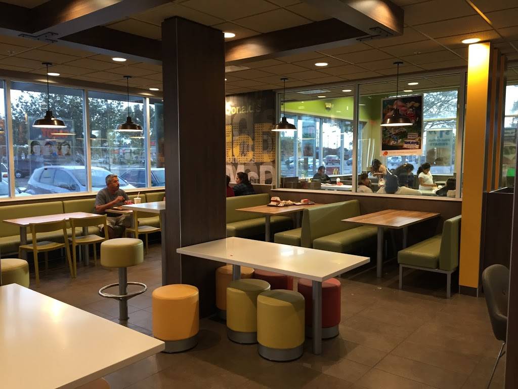 McDonalds | cafe | 3120 S, Saviers Rd, Oxnard, CA 93033, USA | 8054861245 OR +1 805-486-1245