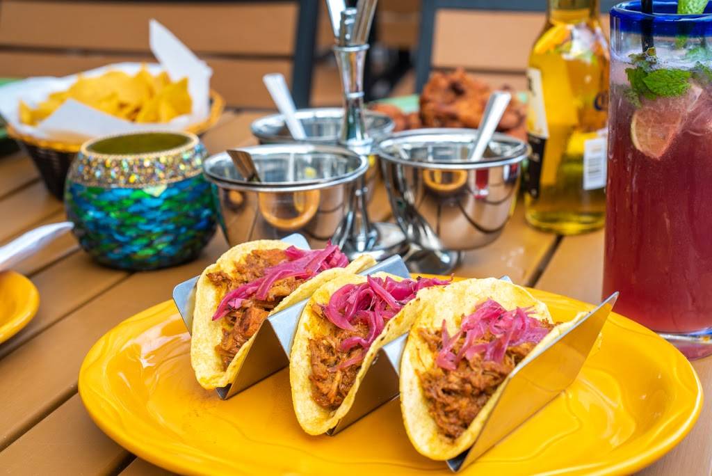 El Tequilas Bar & Grill | restaurant | 2826 N Lincoln Ave, Chicago, IL 60657, USA | 8722068053 OR +1 872-206-8053